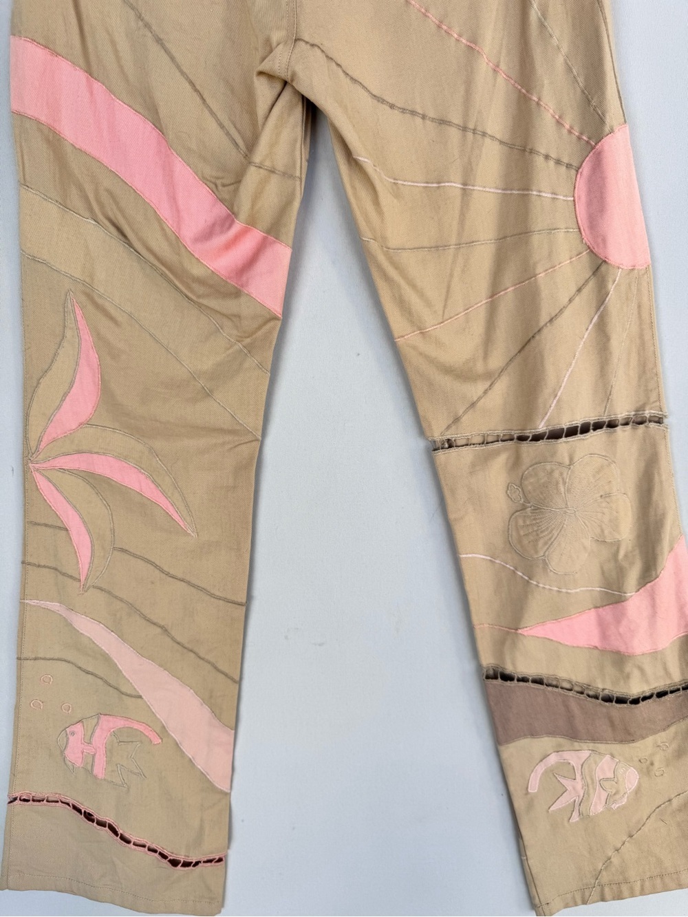 Tamara Catz Beige Pants with Tropical Pink Appliqué - Picture 6 of 8